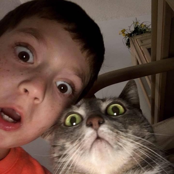 Poshmark profile picture for @meta